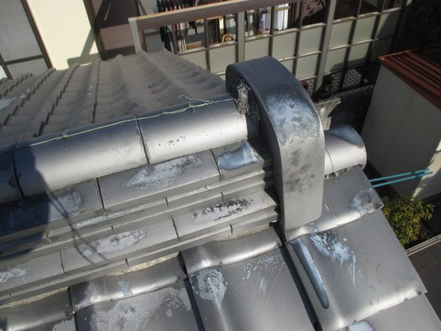 小野市の漆喰が経年劣化していた棟瓦